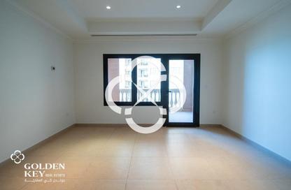 Apartment - 1 Bedroom - 2 Bathrooms for rent in West Porto Drive - Porto Arabia - The Pearl Island - Doha