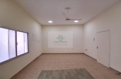 Apartment - 2 Bedrooms - 2 Bathrooms for rent in Umm Ghuwailina 4 - Umm Ghuwailina - Doha