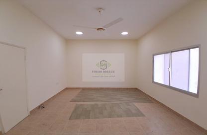 Apartment - 2 Bedrooms - 2 Bathrooms for rent in Umm Ghuwailina 4 - Umm Ghuwailina - Doha