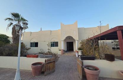 Compound - 3 Bedrooms - 3 Bathrooms for rent in Mesaimeer Road - Abu Hamour - Doha