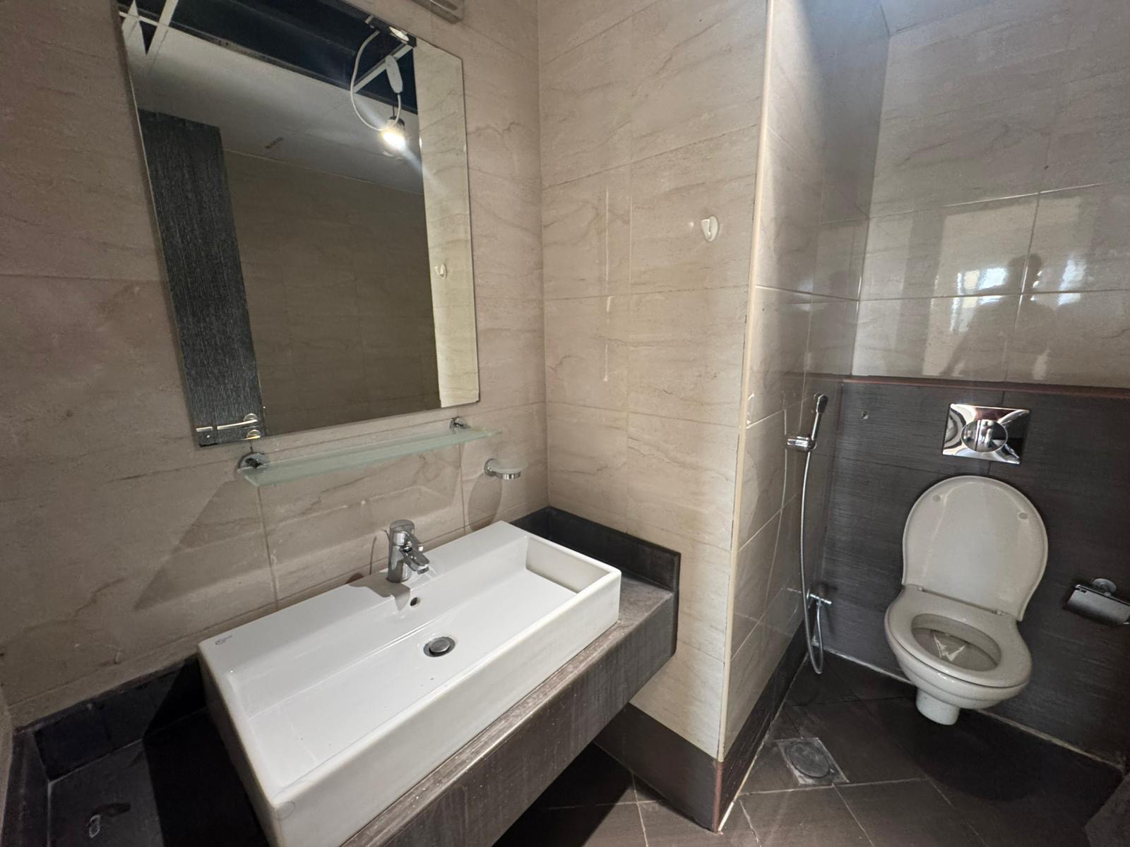 ELEGANT 1BHK SEMI FURNISHED WITH BALCONY APARTMENT thumbnail 11