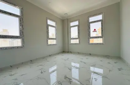 Apartment - 3 Bedrooms - 2 Bathrooms for rent in Hakeem Bin Hazam Street - Mughalina - Doha