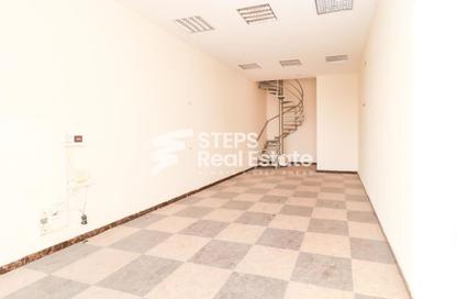 Shop - Studio - 1 Bathroom for rent in Industrial Area 4 - Industrial Area - Industrial Area - Doha