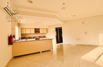 Apartment - 2 Bedrooms - 2 Bathrooms for rent in Umm Ghwailina Comm - Umm Ghuwalina - Umm Ghuwailina - Doha