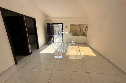 Apartment - Studio - 1 for rent in Al Ain Center - Salwa Road - Doha Apartment - Studio - 1 for rent in Al Ain Center - Salwa Road - Doha