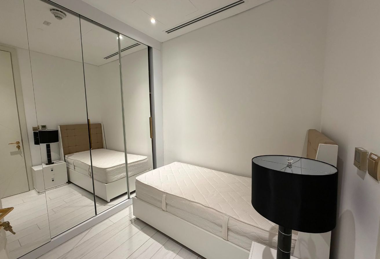 Luxury 2 BHK + Maid F Furnished Floresta Gardens thumbnail 6