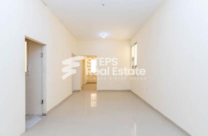 Labor Camp - Studio - 7+ Bathrooms for rent in East Industrial Street - Birkat Al Awamer - Al Wakra