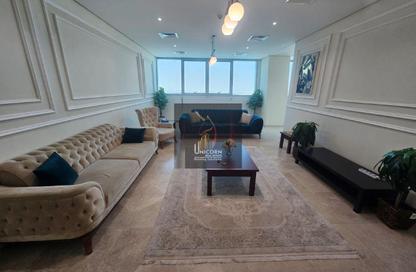 Apartment - 3 Bedrooms - 5 Bathrooms for rent in Zig Zag Tower B - Zig Zag Towers - West Bay - Doha