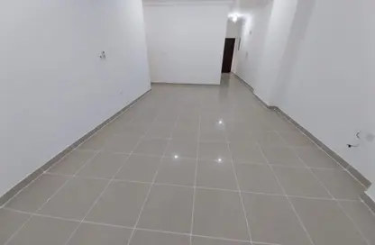 شقة - 2 غرف نوم - 2 حمامات للايجار في شارع انس - فريج بن محمود الشمالي - فريج بن محمود - الدوحة