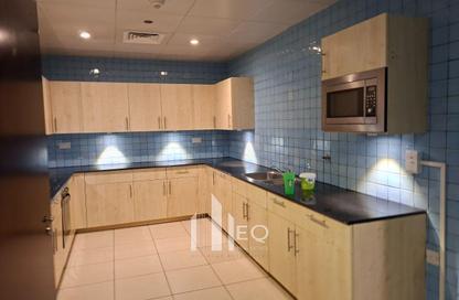 Apartment - 2 Bedrooms - 2 Bathrooms for rent in West Porto Drive - Porto Arabia - The Pearl Island - Doha