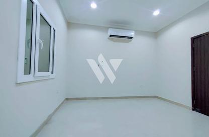 Apartment - 2 Bedrooms - 3 Bathrooms for rent in Al Nasr Street - Al Nasr - Doha