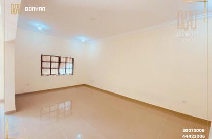Villa - 5 Bedrooms - 4 Bathrooms for rent in Al Kheesa - Umm Salal Mohammed