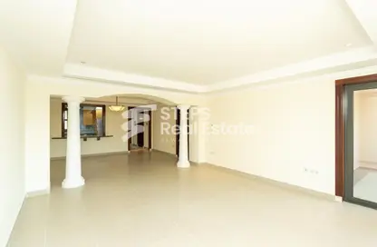 Apartment - 2 Bedrooms - 3 Bathrooms for rent in West Porto Drive - Porto Arabia - The Pearl Island - Doha