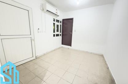 Apartment - Studio - 1 Bathroom for rent in Wholesale Market Street - Abu Hamour - Doha