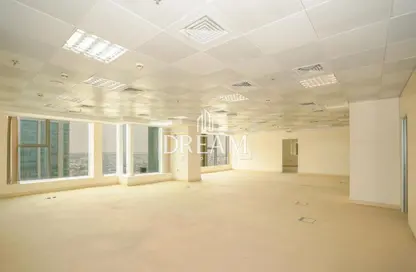 مساحات مكتبية - 8 غرف نوم - 6 حمامات للايجار في برج وست باي - الخليج الجنوبي - الخليج الغربي - الدوحة