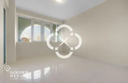 شقة - 3 غرف نوم - 4 حمامات للايجار في فيفا غرب - فيفا بحرية - جزيرة اللؤلؤة - الدوحة