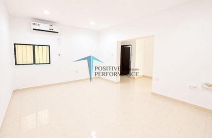 Apartment - 2 Bedrooms - 2 Bathrooms for rent in Umm Al Seneem Street - Ain Khaled - Doha