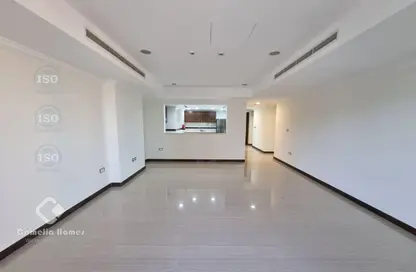 شقة - 2 غرف نوم - 2 حمامات للايجار في طريق بورتو الشرقي - بورتو أرابيا - جزيرة اللؤلؤة - الدوحة