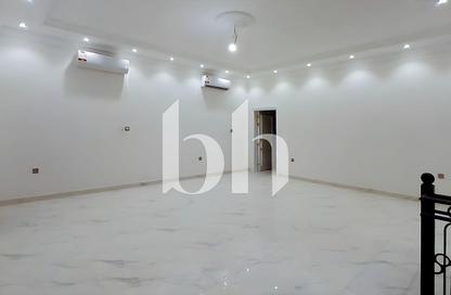 Villa - 4 Bedrooms - 6 Bathrooms for rent in Street 870 - Al Duhail South - Al Duhail - Doha