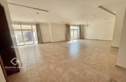 Villa - 3 Bedrooms - 4 Bathrooms for rent in Umm Al Seneem Street - Ain Khaled - Doha