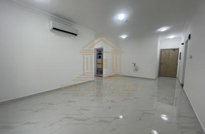 Apartment - 2 Bedrooms - 2 Bathrooms for rent in Abu Talha Street - Fereej Bin Omran - Doha