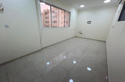 Apartment - 2 Bedrooms - 2 Bathrooms for rent in Umm Ghwailina Comm - Umm Ghuwalina - Umm Ghuwailina - Doha