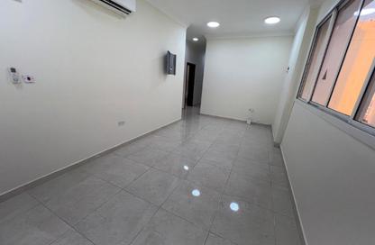 Apartment - 2 Bedrooms - 2 Bathrooms for rent in Umm Ghwailina Comm - Umm Ghuwalina - Umm Ghuwailina - Doha