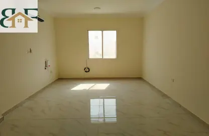 شقة - 2 غرف نوم - 2 حمامات للايجار في فريج بن عمران - الدوحة