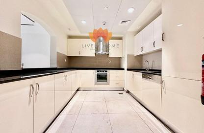 Apartment - 1 Bedroom - 2 Bathrooms for rent in West Porto Drive - Porto Arabia - The Pearl Island - Doha