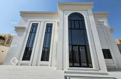 فيلا - 8 غرف نوم - 8 حمامات للبيع في شارع عنيزة - الحي الدبلوماسي - الدوحة