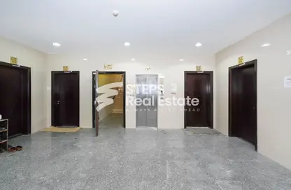 سكن الموظفين - استوديو للايجار في شارع الصناعية الشرقي - بركة العوامر - الوكرة