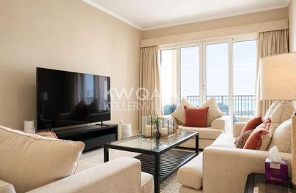 Apartment - 3 Bedrooms - 3 Bathrooms for rent in Viva West - Viva Bahriyah - The Pearl Island - Doha