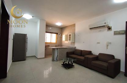Apartment - 1 Bedroom - 1 Bathroom for rent in Umm Ghuwailina 4 - Umm Ghuwailina - Doha