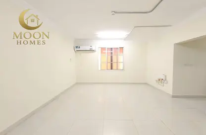 Apartment - 2 Bedrooms - 2 Bathrooms for rent in Umm Ghuwailina 4 - Umm Ghuwailina - Doha