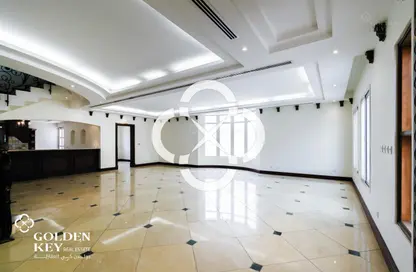 فيلا - 4 غرف نوم - 5 حمامات للايجار في البوابة الشمالية - بحيرة وست لاجون - الدوحة