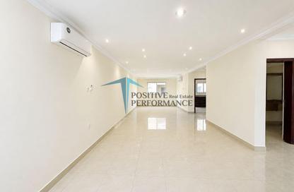 Villa - 4 Bedrooms - 4 Bathrooms for rent in Al Luqta - Al Luqta - Doha