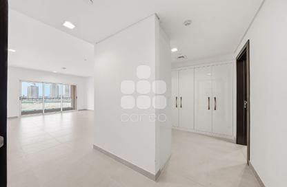 Apartment - 1 Bedroom - 2 Bathrooms for rent in Al Mutahidah Tower - Viva Bahriyah - The Pearl Island - Doha