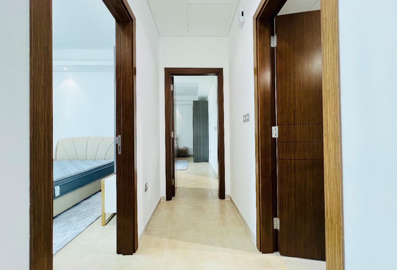 Up floor 2bhk full sea view luxury furnished 8500/ thumbnail 5