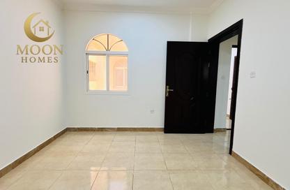 Apartment - 2 Bedrooms - 2 Bathrooms for rent in Umm Ghwailina Comm - Umm Ghuwalina - Umm Ghuwailina - Doha