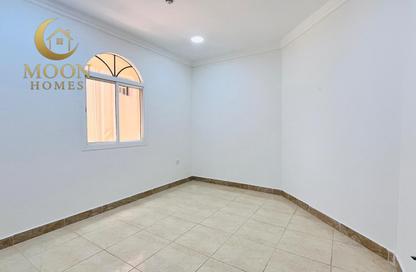 Apartment - 2 Bedrooms - 2 Bathrooms for rent in Umm Ghwailina Comm - Umm Ghuwalina - Umm Ghuwailina - Doha