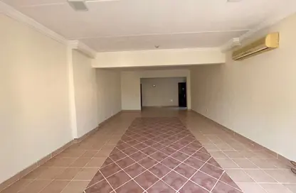 Apartment - 2 Bedrooms - 3 Bathrooms for rent in Umm Ghwailina Comm - Umm Ghuwalina - Umm Ghuwailina - Doha