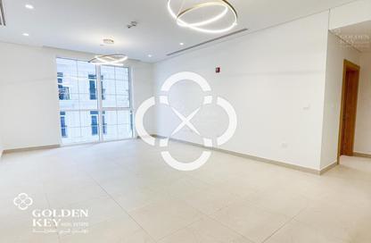 Apartment - 2 Bedrooms - 3 Bathrooms for rent in Floresta Gardens - Floresta Gardens - The Pearl Island - Doha
