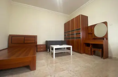 Apartment - Studio - 1 Bathroom for rent in Onaiza Street - Diplomatic Area - Doha