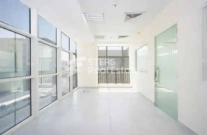 Office Space - 5 Bedrooms - 2 Bathrooms for rent in Muntazah 7 - Al Muntazah - Doha
