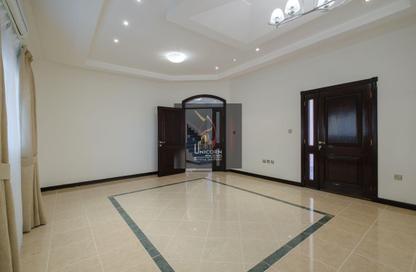مجمع سكني - 4 غرف نوم - 5 حمامات للايجار في الطريق الدائري الرابع - الطريق الدائري الرابع - الدوحة