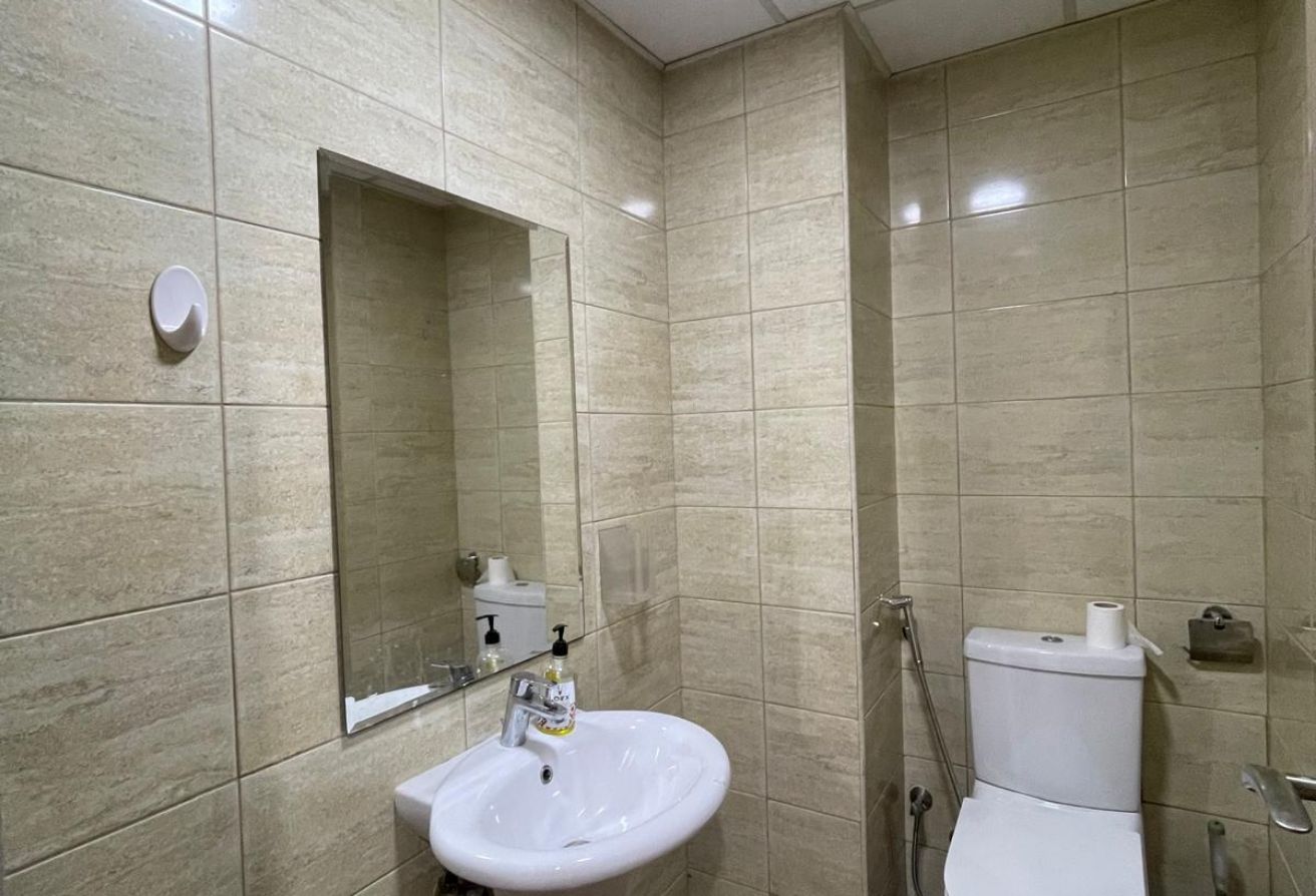 GOOD DEAL WITH TITLE DEED 1BEDROOM NEAR TO ALMEERA thumbnail 8