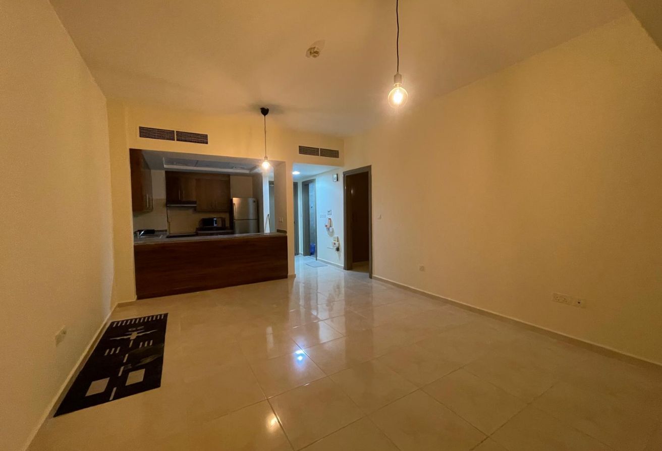 GOOD DEAL WITH TITLE DEED 1BEDROOM NEAR TO ALMEERA thumbnail 6