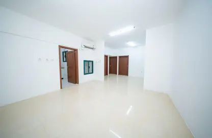 Apartment - 4 Bedrooms - 3 Bathrooms for rent in Bin Dirham 1 - Al Mansoura - Doha