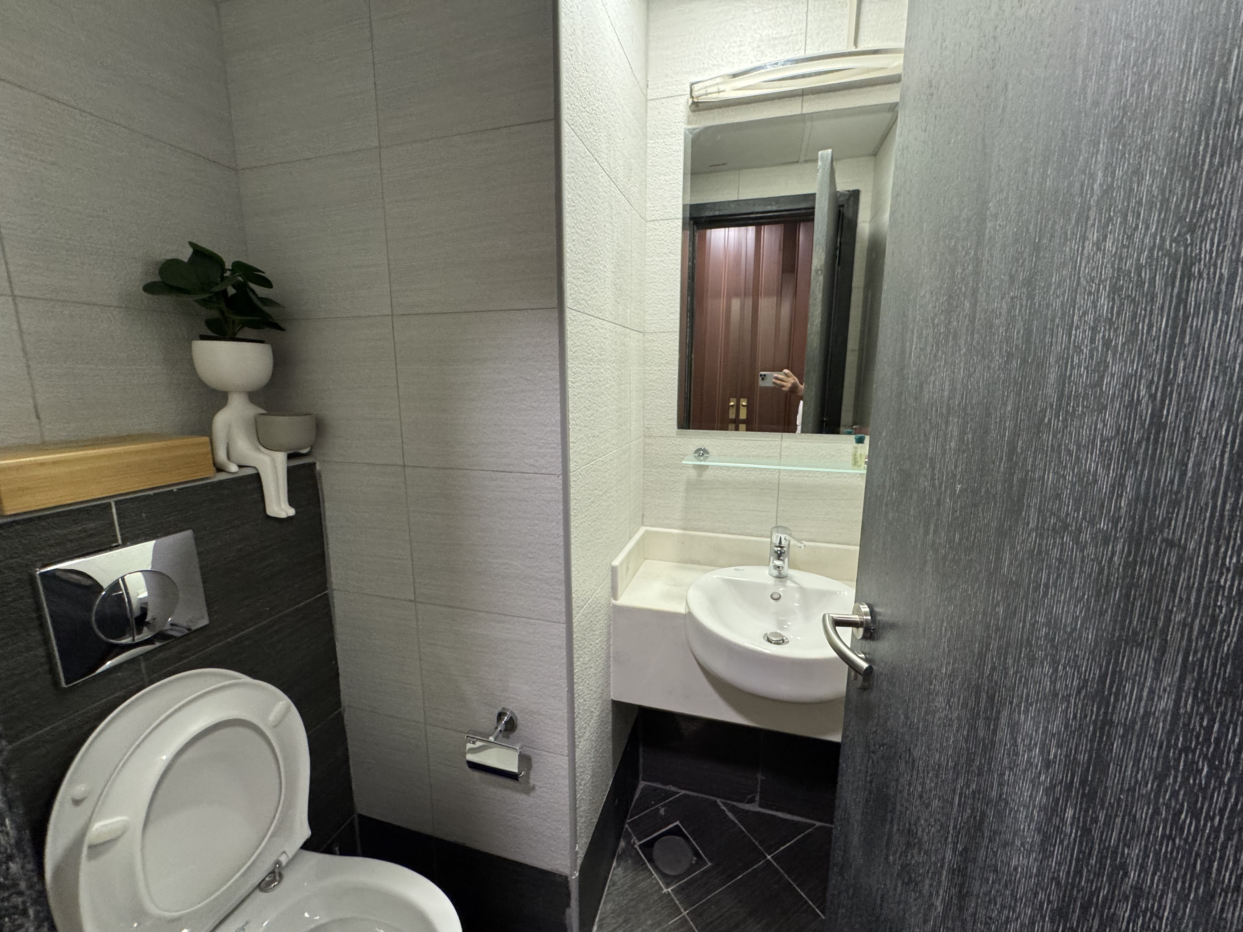 LUXURY 2BHK+MAID ROOM BRAND NEW FURNITURE +BALCONY thumbnail 6