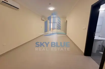Apartment - 3 Bedrooms - 3 Bathrooms for rent in Anas Street - Fereej Bin Mahmoud North - Fereej Bin Mahmoud - Doha